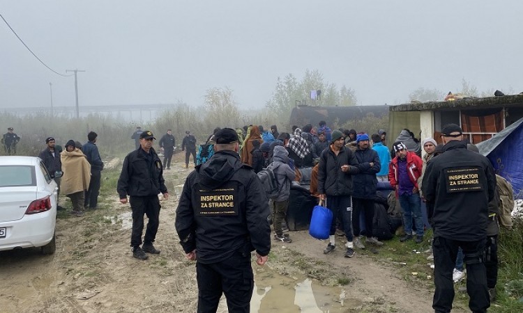 U napuštenim kućama pronađeni migranti