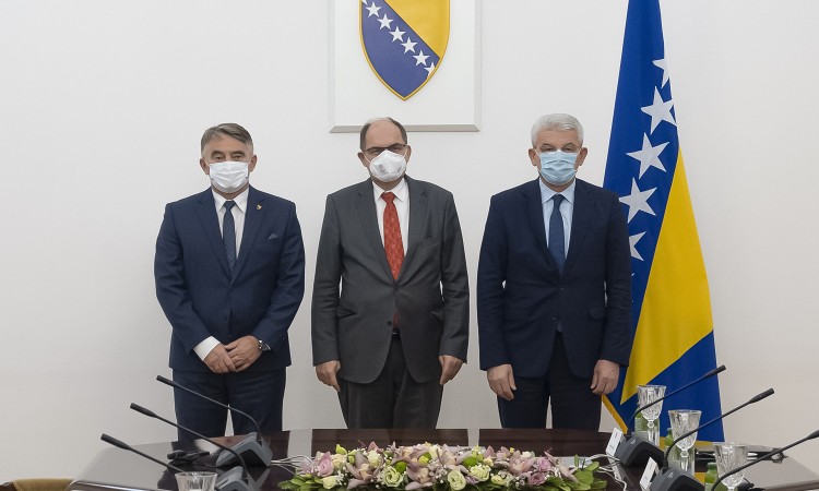 Schmidt se susreo s Komšićem i Džaferovićem