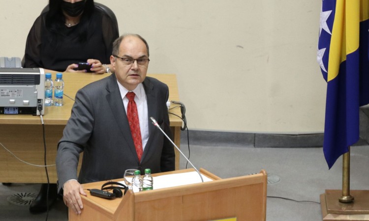 Schmidt: Predstavnici RS-a vratite se u institucije