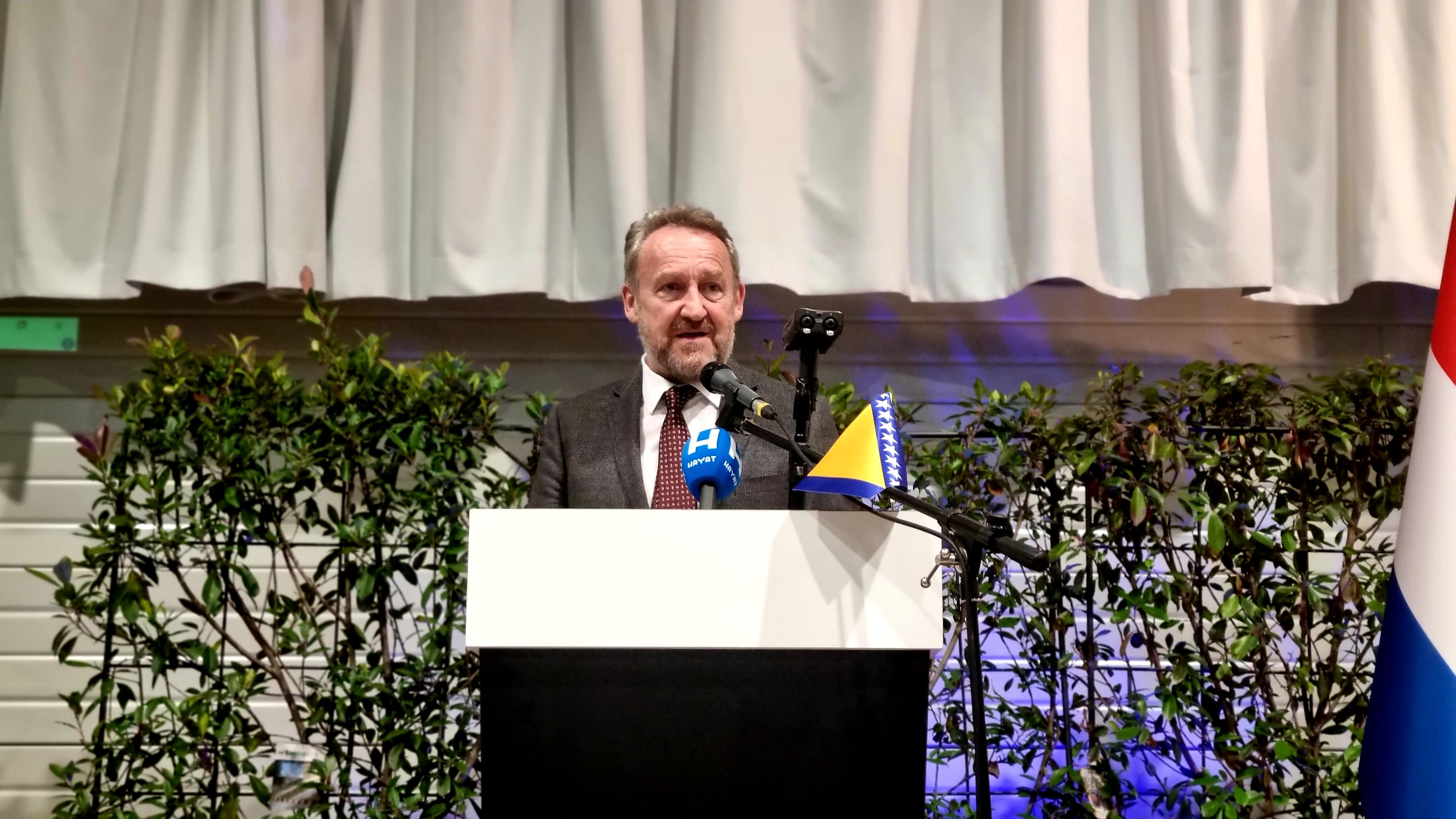 Izetbegović mobilizira 'ratnike' po Europi
