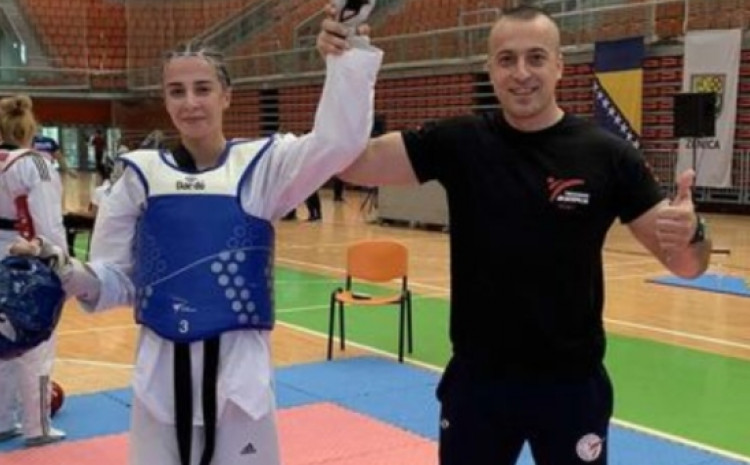 POKUŠALI OTETI MLADU DJEVOJKU, NISU ZNALI DA JE VRHUNSKA U TAEKWONDOU. NOKAUTIRALA JE NAPADAČA!