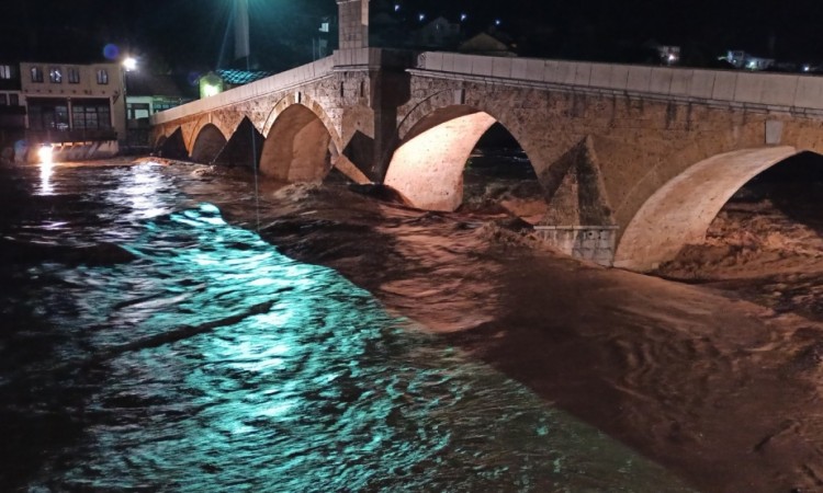 Zbog kiše u Hotovlju aktivirano klizište, u prekidu put Konjic-Glavatičevo