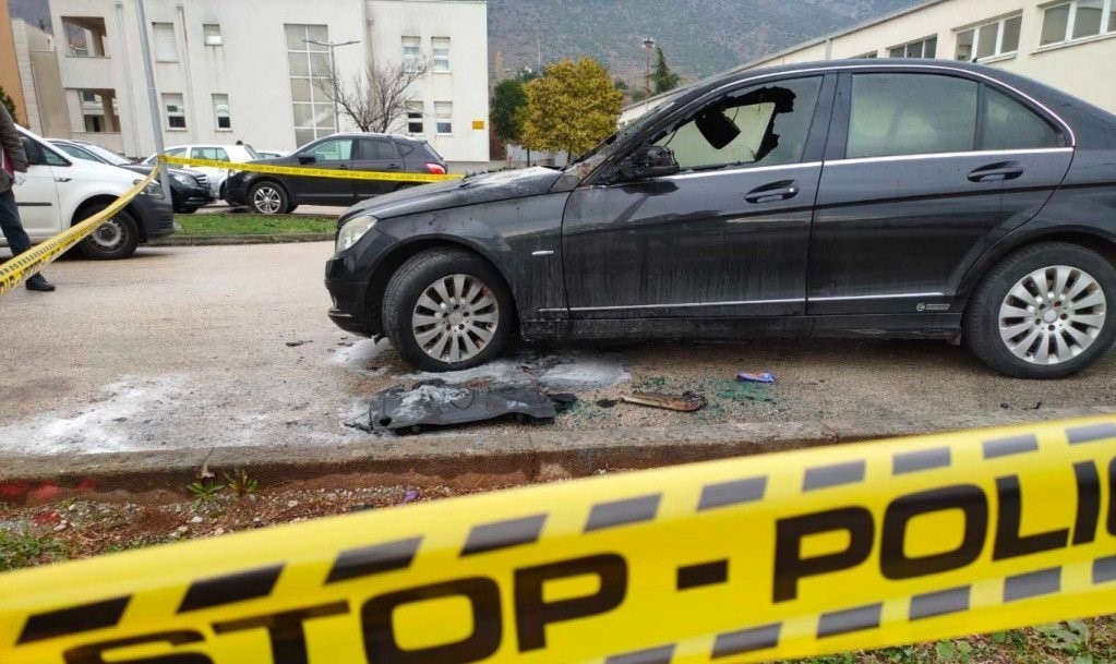 Uhićeni zaposlenik Elektroprivrede HZHB prijetio ženi s lažnog profila, pa mu zapalili Mercedes?