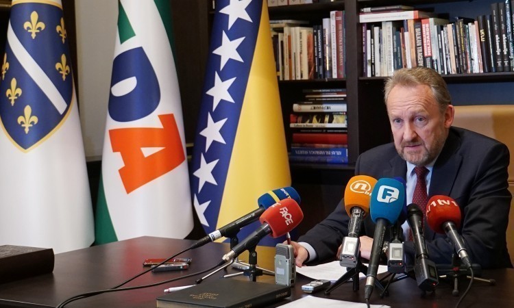 SDA tvrdi da Ambasada SAD govori neistine