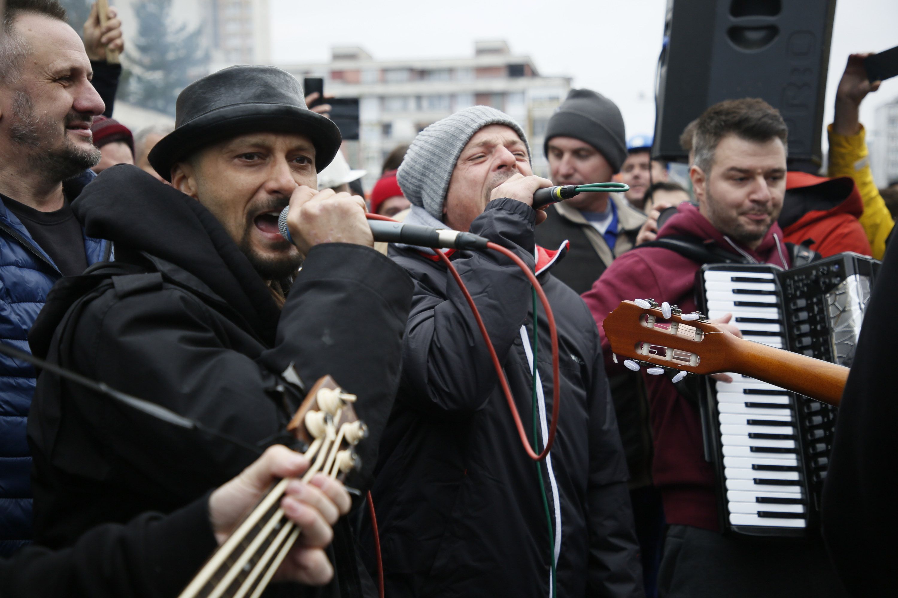 RUDARI S "DUBIOZOM" PJEVALI: "Fadile j**i se, i ti i Vlada Federacije..." (VIDEO)