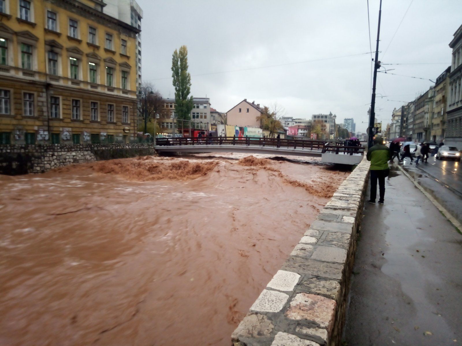 Miljacka prijeti da se izlije (VIDEO)