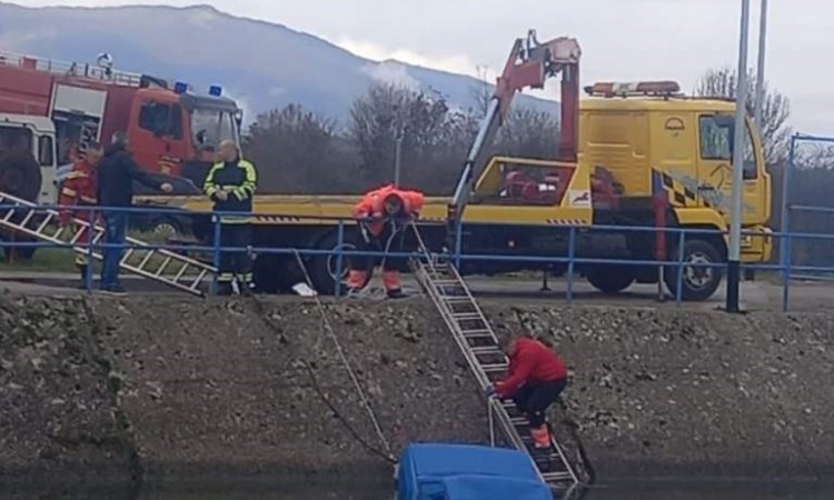 Livnjak sletio automobilom u kanal i poginuo