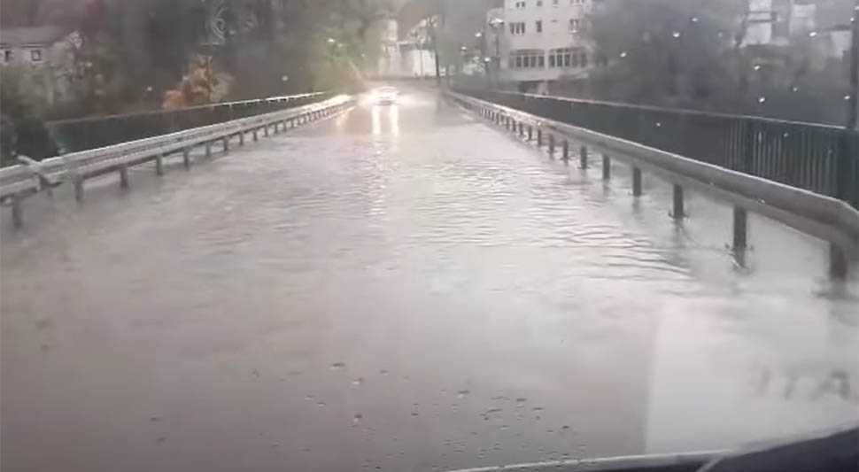 Kiša i vjetar nosili krovove kuća, Doljani odsječeni od ostatka svijeta