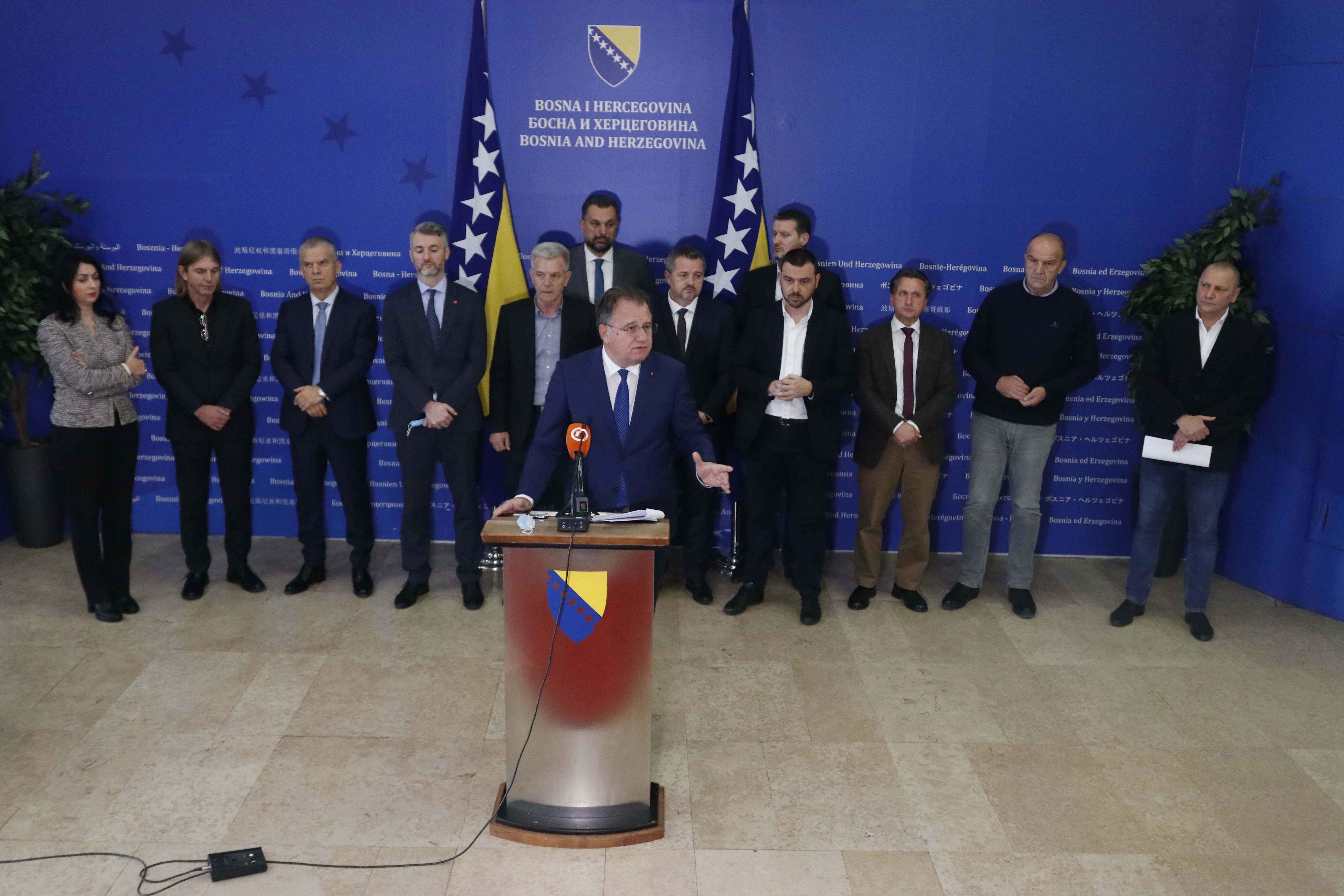 Nikšić 'formirao' oporbeni politički blok koji nosi 450.000 glasova