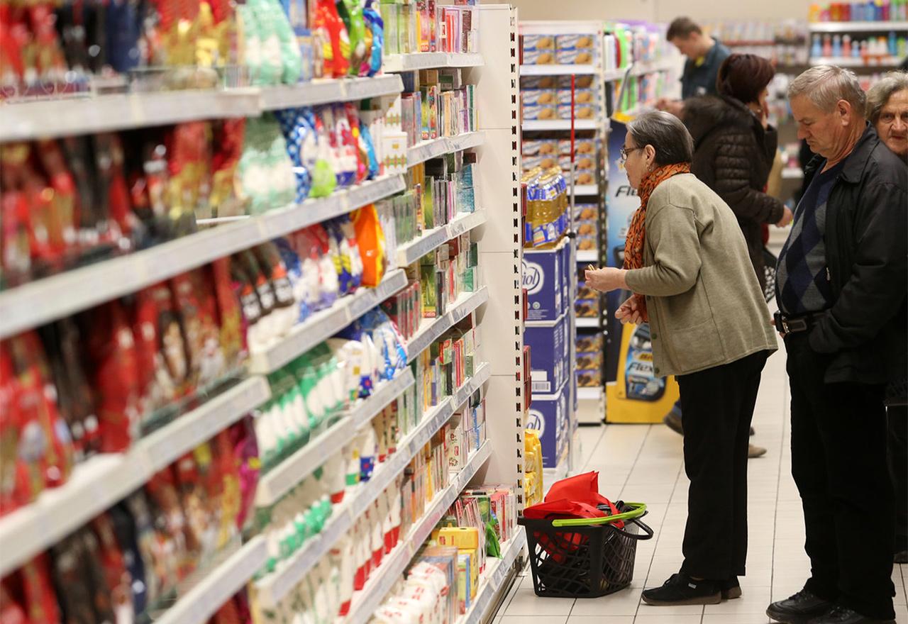 A UVODILI BI NOVE POREZNE UDARE…I dalje niti dvije prosječne plaće ne mogu pokriti mjesečnu potrošačku korpu