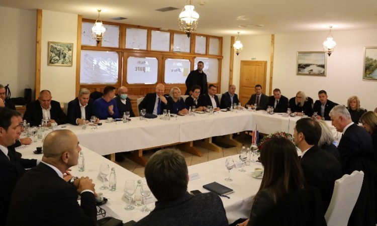 HDZ na proširenoj sjednici razgovarao o Izbornom zakonu