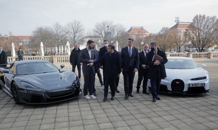 Macron i Plenković razgledali Rimčev i Bugattijev automobil