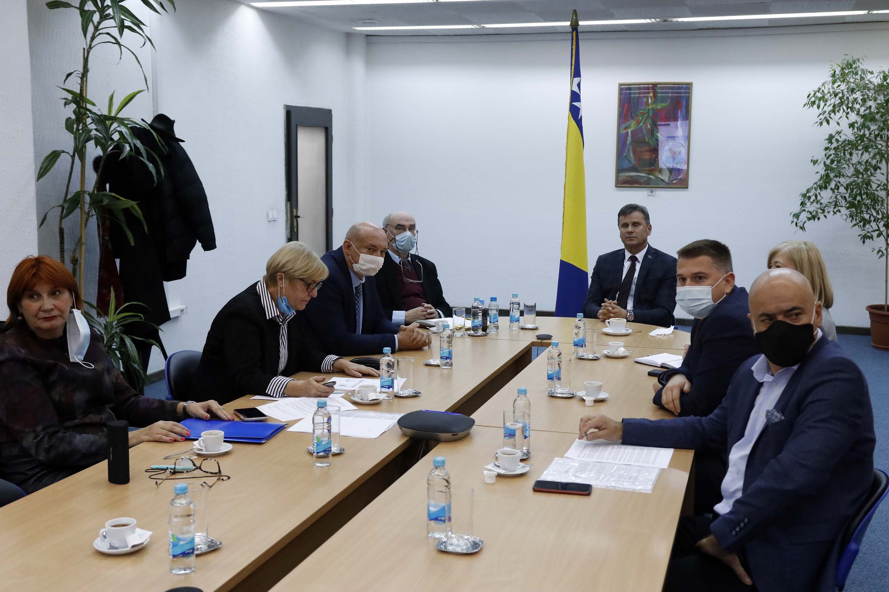 VLAST ODLUČILA: Uvode se nove mjere, stižu i kod nas covid potvrde (VIDEO)