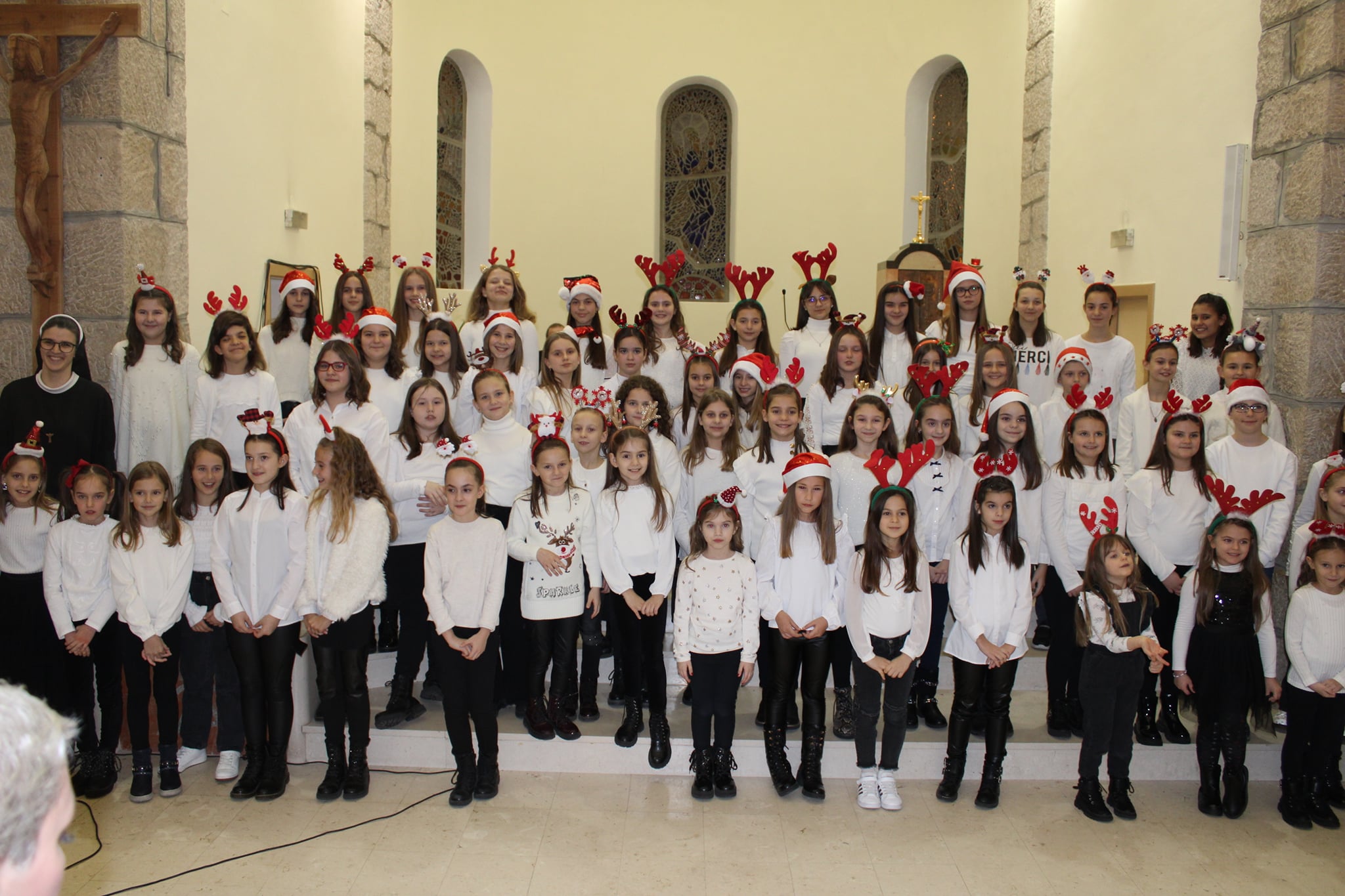 DJEČJI ZBOR „RADOST“ POKLONIO SUGRAĐANIMA ADVENTSKO-BOŽIĆNI KONCERT
