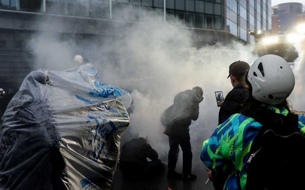 Prosvjedi protiv covid potvrda u Bruxellesu postali nasilni