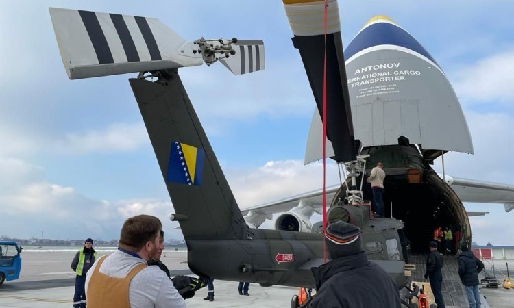 U BiH dopremljeni američki helikopteri