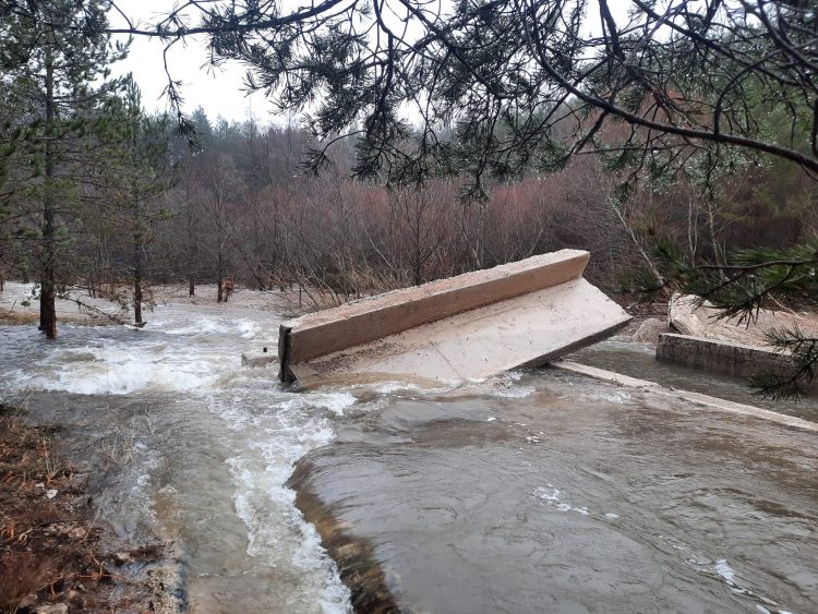 Na vještačkom jezeru kod Bosanskog Grahova pukla brana