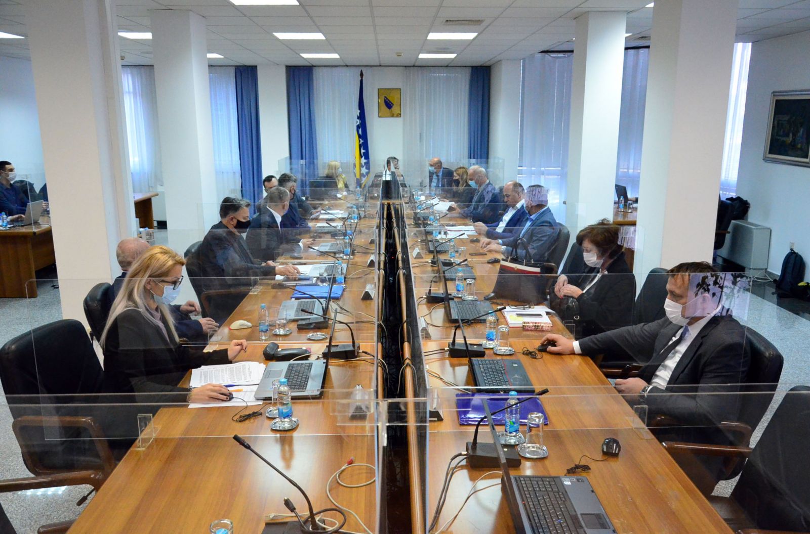 NOVA EPIZODA FEDERALNIH NADREALISTA: Odgovor na poskupljenja i težak standard umirovljenika – jednokratna pomoć od 50 maraka
