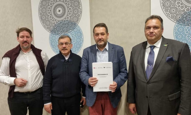 Principi za izmjene Ustava BiH uručeni EU parlamentarcima Waitzu i Francu