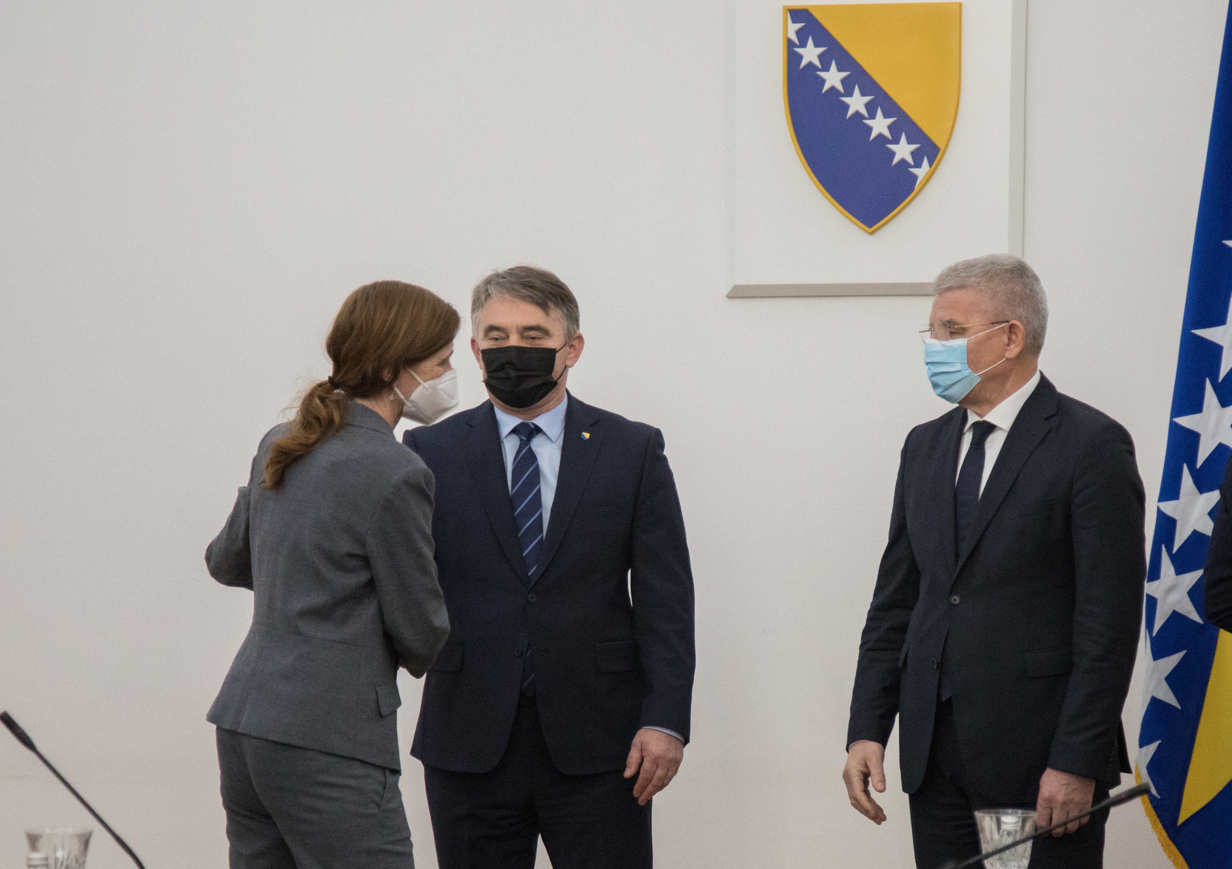Dodik kaže da mu nitko nije rekao da se treba slikati Power i Nelsonom, tvrdi da Amerikanci nastoje centralizirati BiH