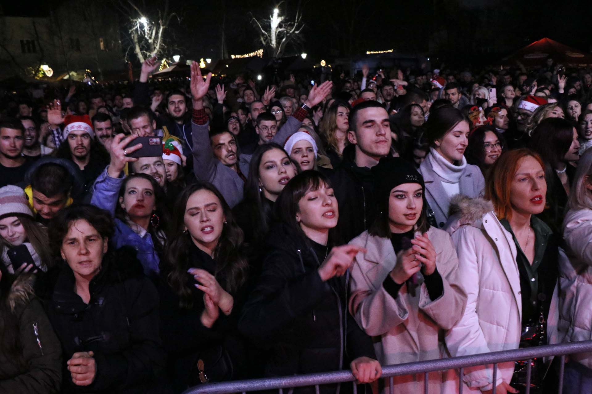 U Mostaru Novu godinu čekalo 12.000 ljudi