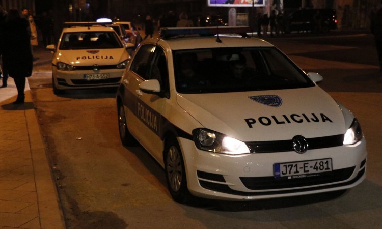 Mostarac uhvatio migranta u provali, pa ga spremio u gepek