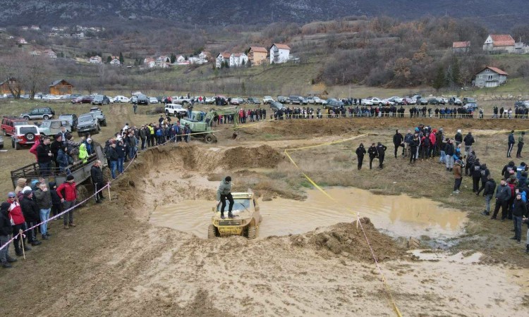 Na obodu Ramskog jezera održano druženje ljubitelja džipova