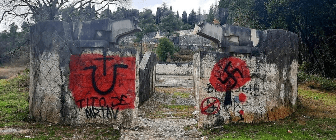 ULAZAK U IZBORNU GODINU: Ponovo oskrnavljeno Partizansko groblje u Mostaru