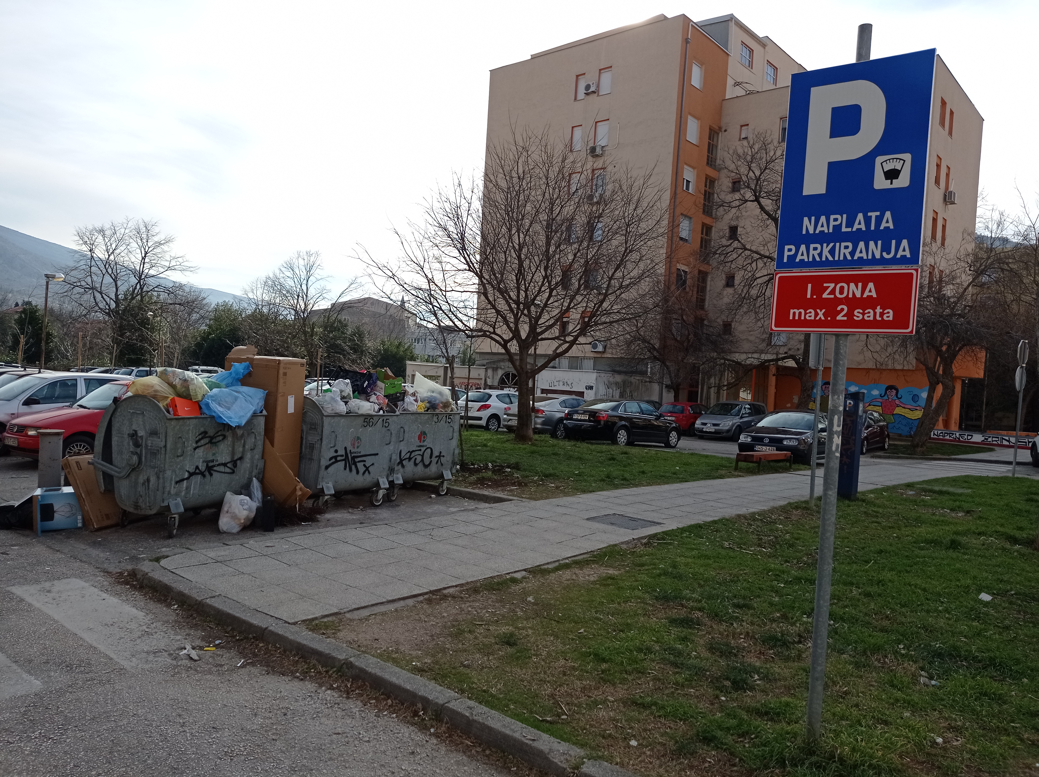 Uobičajeni ponedjeljak, male deponije u najskupljoj parking zoni