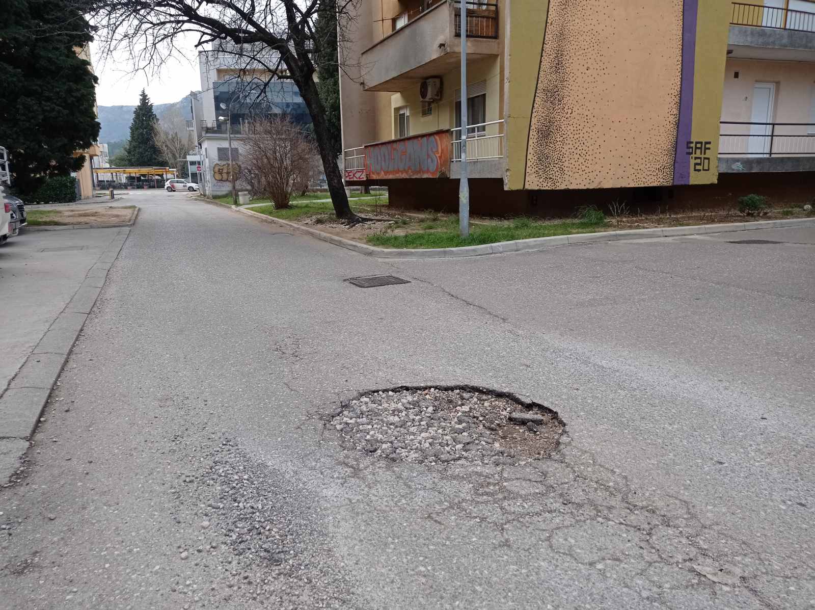 Poslije svake kiše Mostar izgleda kao da su padale granate