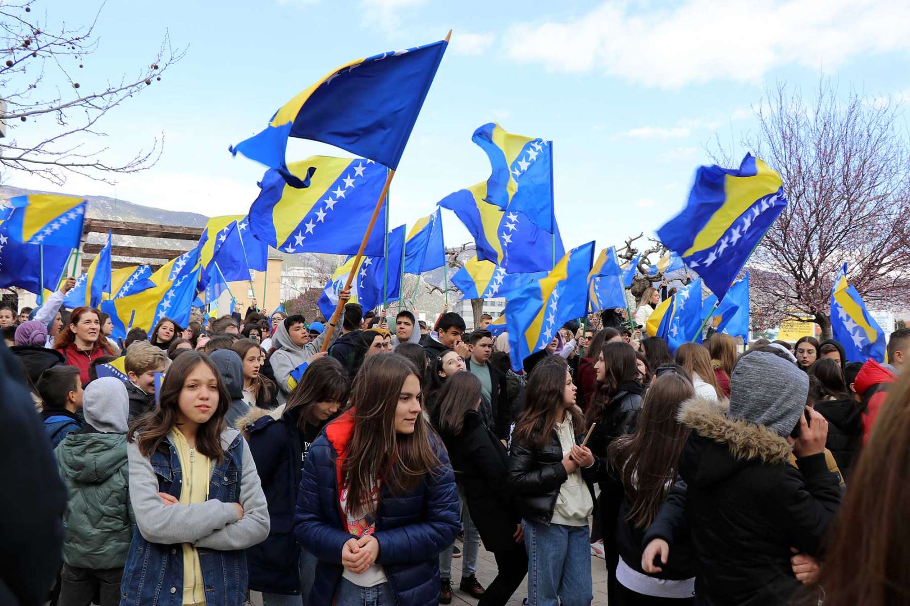 Učenici mostarskih osnovnih i srednjih škola obilježili Dan nezavisnosti BiH