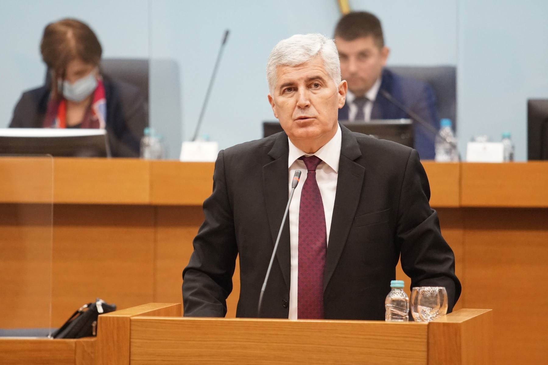 Dragan Čović je iznova “ujdijevski” podijelio Hrvate i Hrvatsku