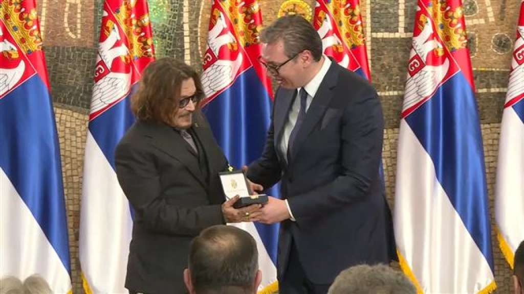 Johnny Depp od Vučića dobio zlatnu medalju