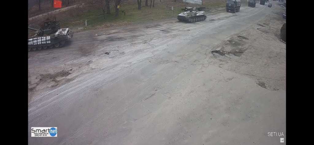 Rusi ušli u Kijev, tenkovima gaze i civilna vozila (VIDEO)