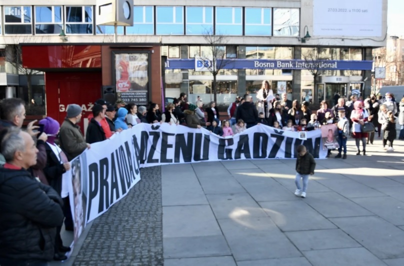 Prosvjed u Sarajevu zbog nerasvijetljene smrti djevojčice Džene Gadžun