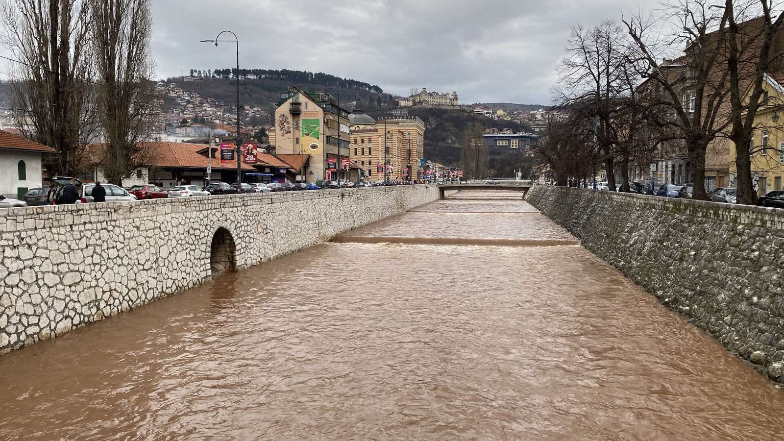 U Bosni i Hercegovini danas umjereno do pretežno oblačno s kišom