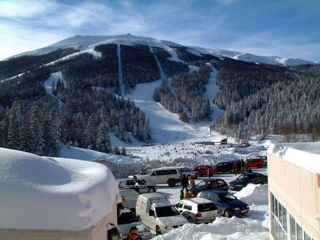 Pojačan promet vozila na ski centrima i zimskim izletištima