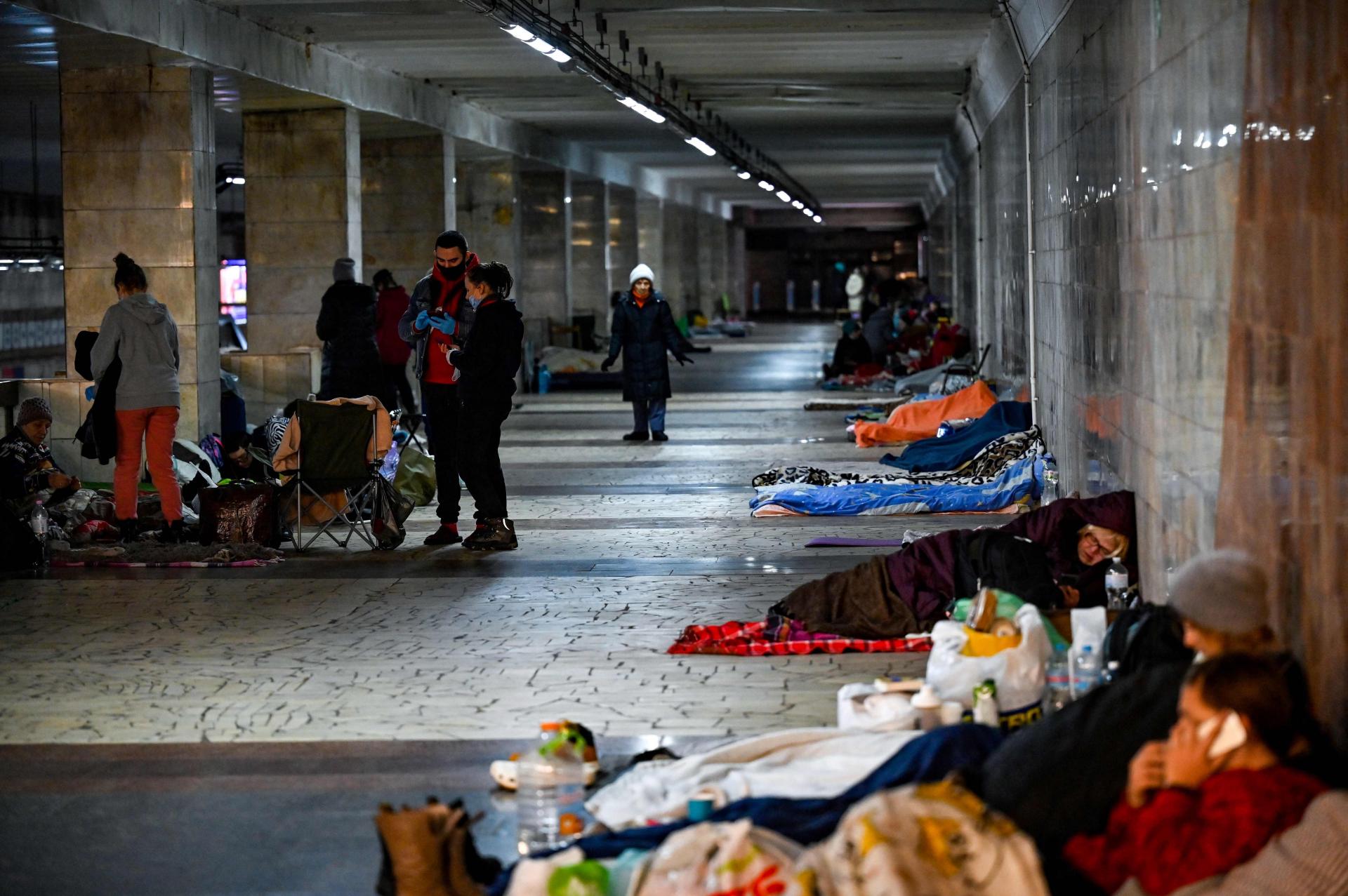 Kijevljani noć proveli u metrou, Herson pao, Rusi prijete Mariupolju i kreću na Odesu
