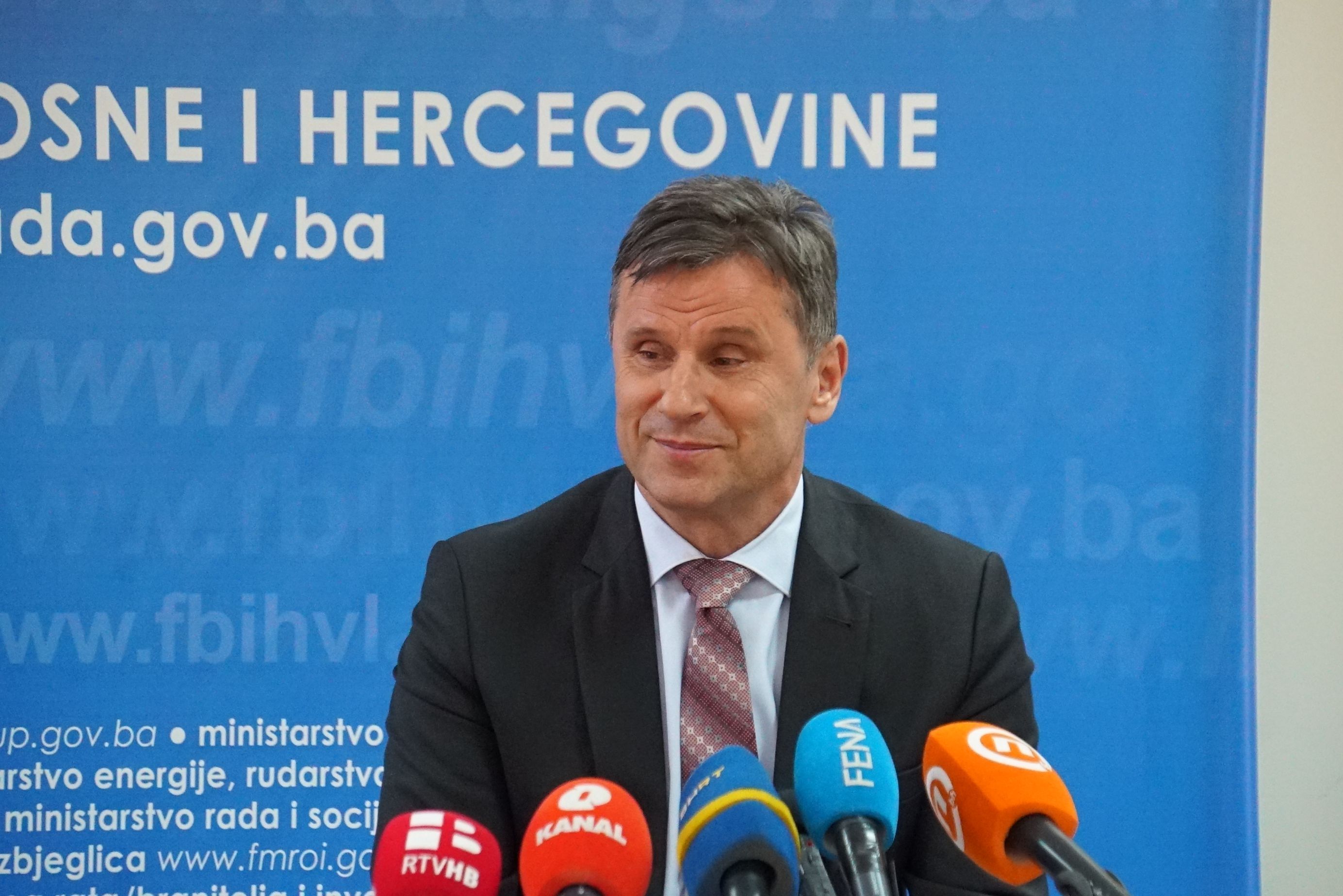Evo kako je Novalić objasnio zašto Vlada neće pomoći građanima da kupe kruh