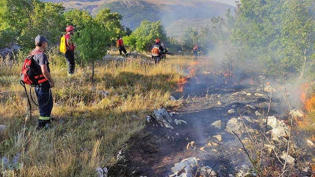 U Livnu i Tomislavgradu vatrogasci spašavali kuće