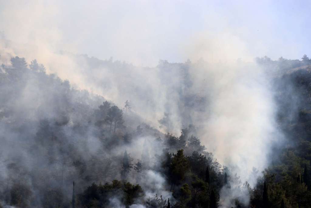 Konjic: Požari i dalje aktivni, u gradu nesnosan dim