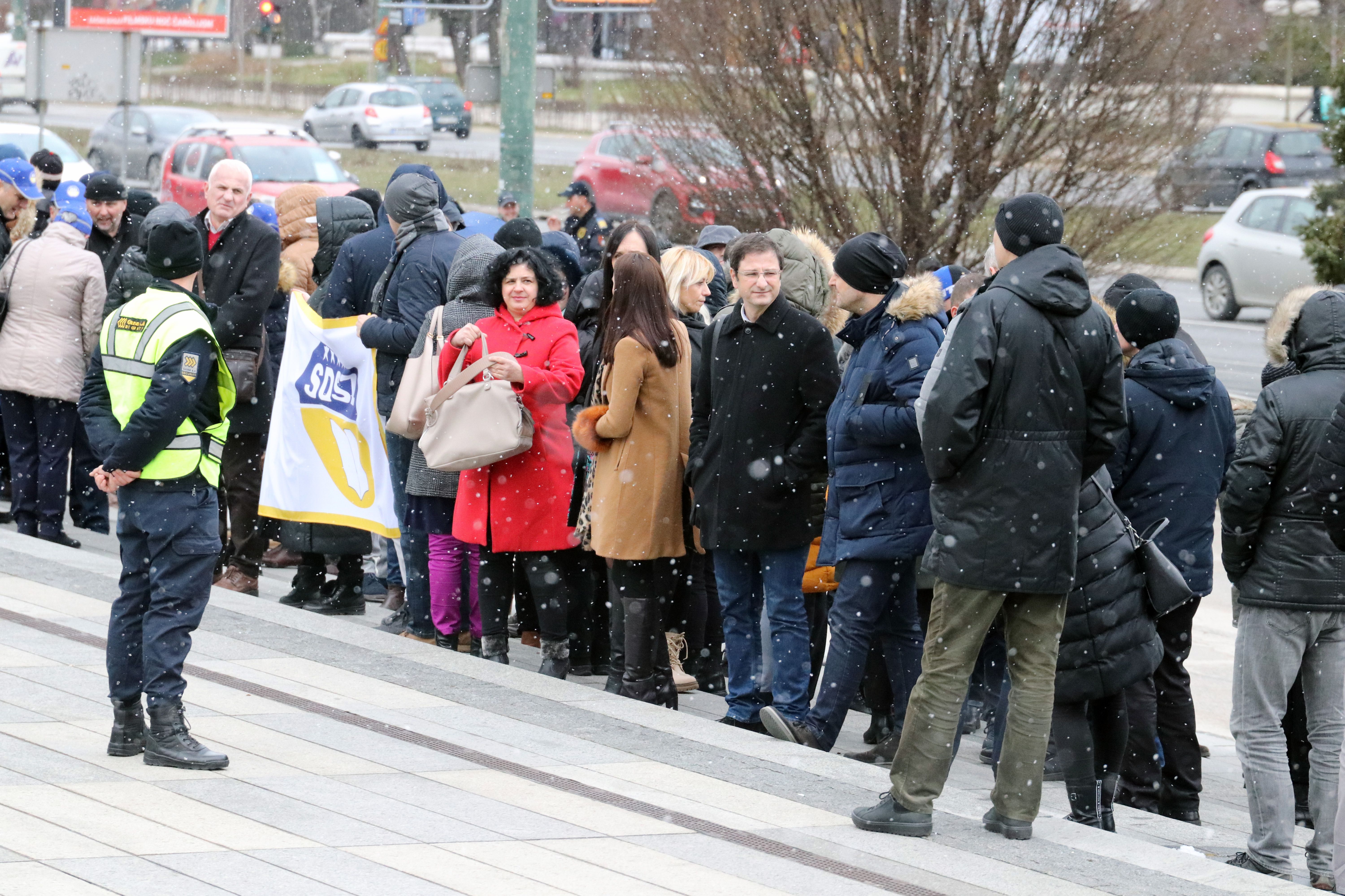 Održan protest zasposlenika u državnim institucijama