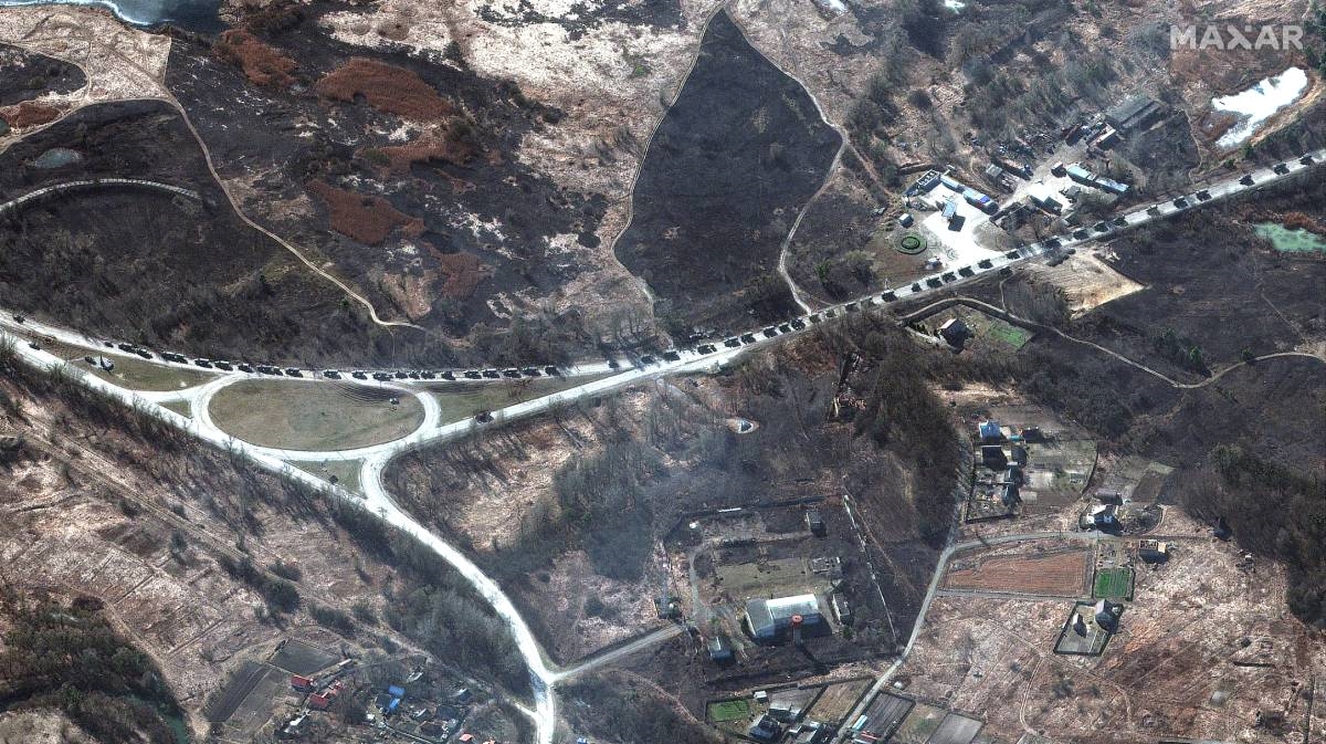 LEŠEVI POKRAJ CESTE:Uništena četvrt sa 130.000 ljudi, masakrirana i ruska kolona tenkova (VIDEO)