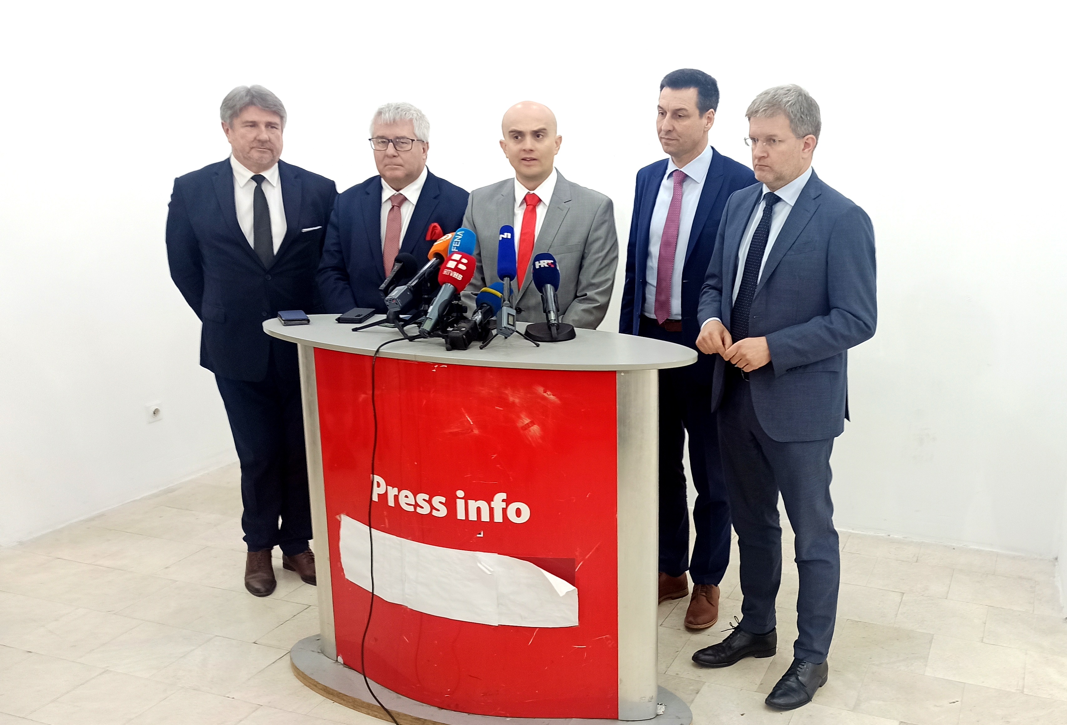 PORUKE S PANELA HRS-a: Rusija preko RS-a želi destabilizirati BiH i regiju