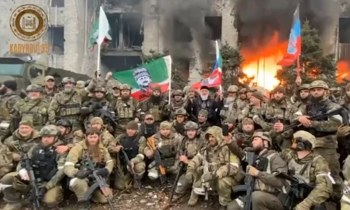 Kadirov objavio jezivu snimku Čečena iz Mariupolja, pojavile se slike masovnih grobnica (VIDEO)