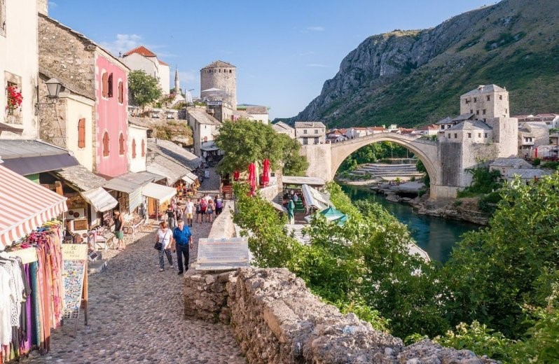 MOSTAR Ljudi žele budućnost, politika prošlost