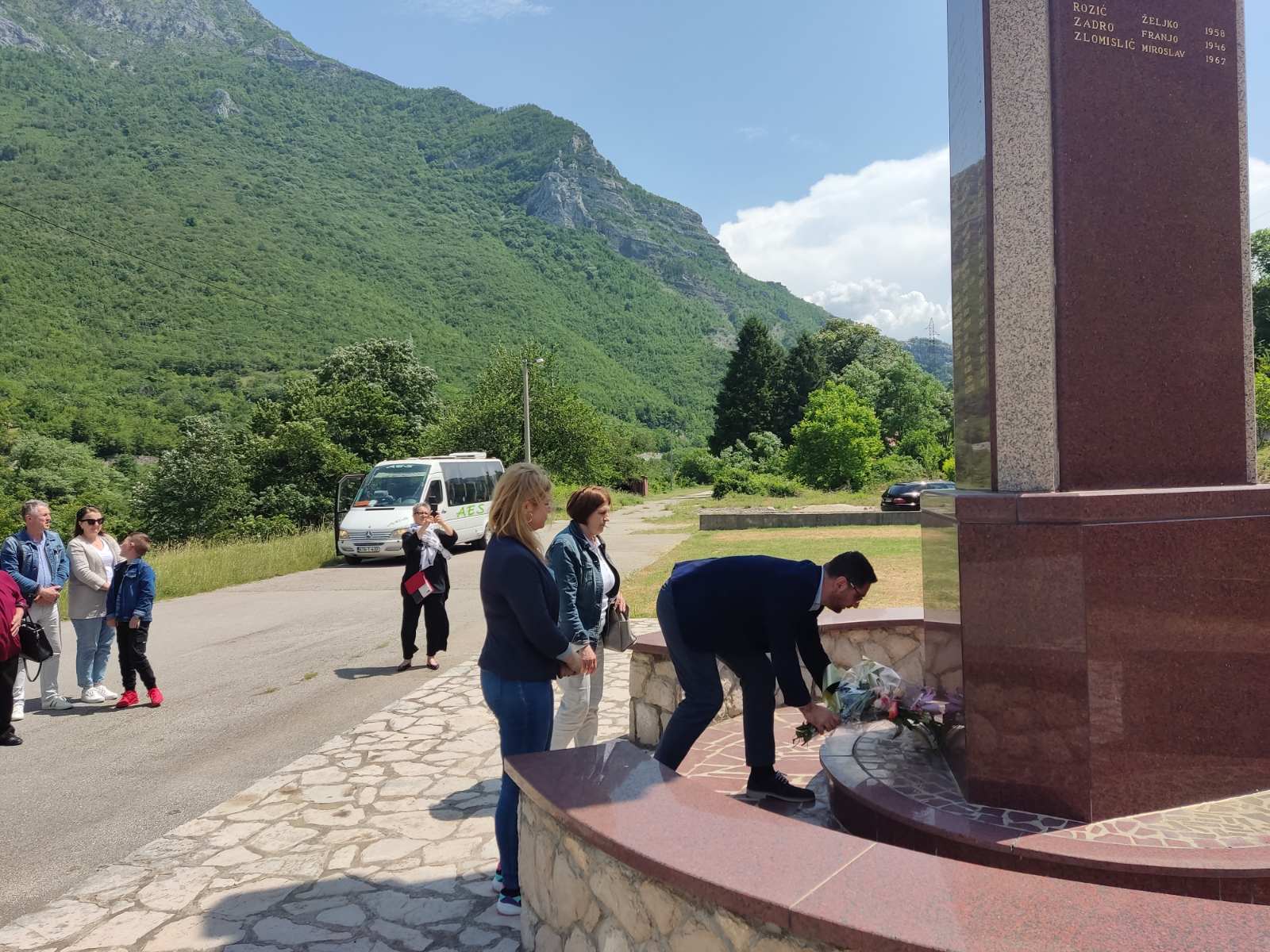 Članovi Udruge obitelji stradalnika na Uborku se poklonili žrtvatma u Sarajevu, Grabovici i Raštanima