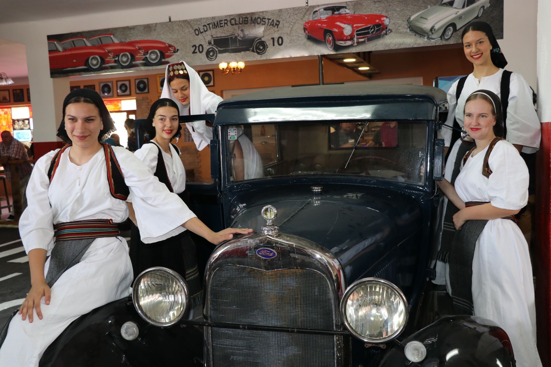 MOSTAR: Prvi muzej oldtimera izložio oko 150 automobila starih i do 100 godina!