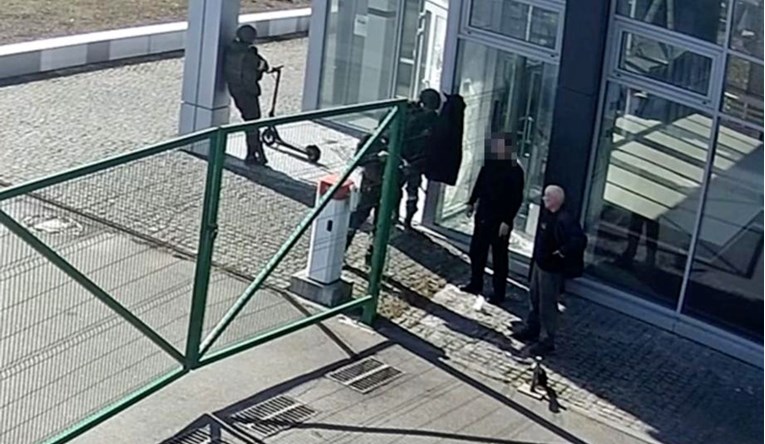 CNN objavio snimku: Ruski vojnici hladnokrvno ubili dva nenaoružana civila