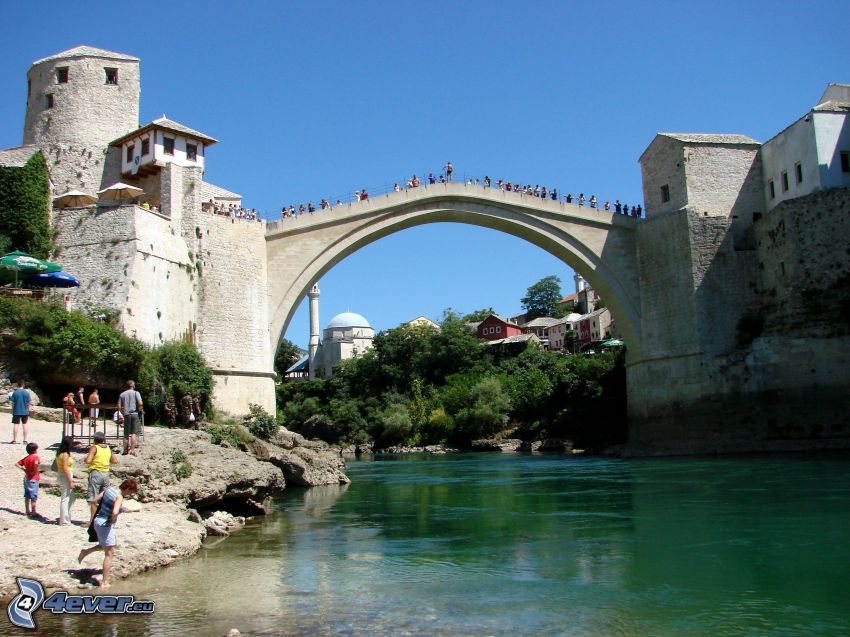 Grad mora angažirati spasioce na platou Starog mosta